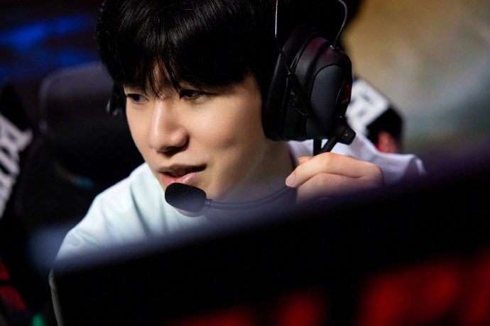 仅20岁的 仅20岁的