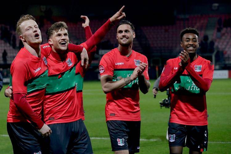 靠定位球与 靠定位球与